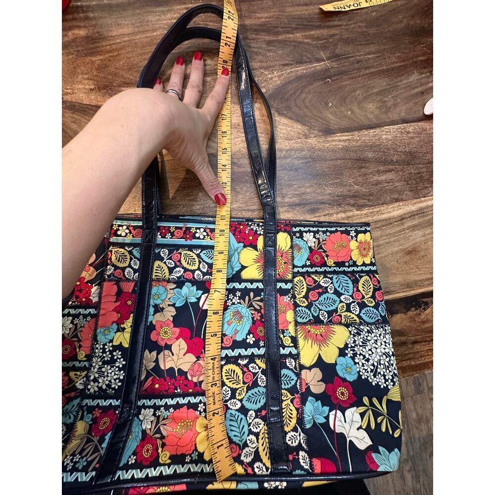 Vera Bradley Women's Multicolor Retired Flower Shower Print Shoulder Bag Purse - Picture 8 of 8